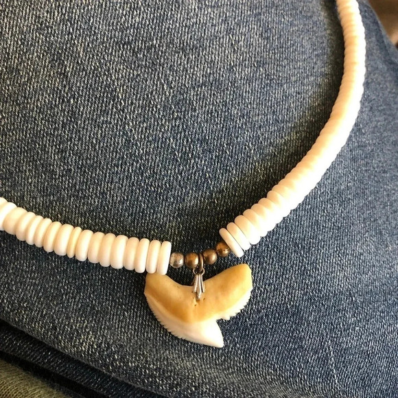 PUKA SHELL Necklace - Picture 1 of 6